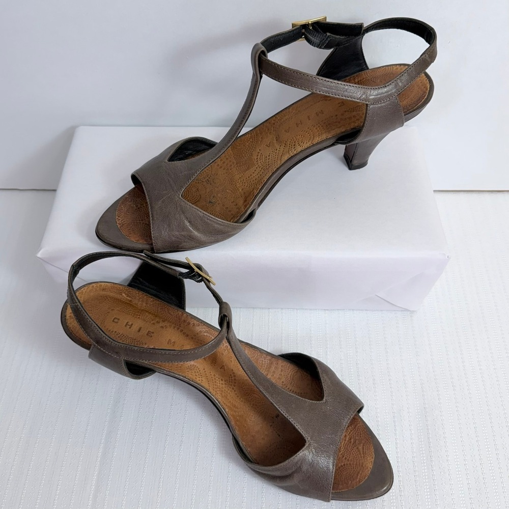 Chie Mihara Women T-Strap Leather‎ Sandals EU 38 Peep Toe Kitten Heel Classic - Picture 9 of 10